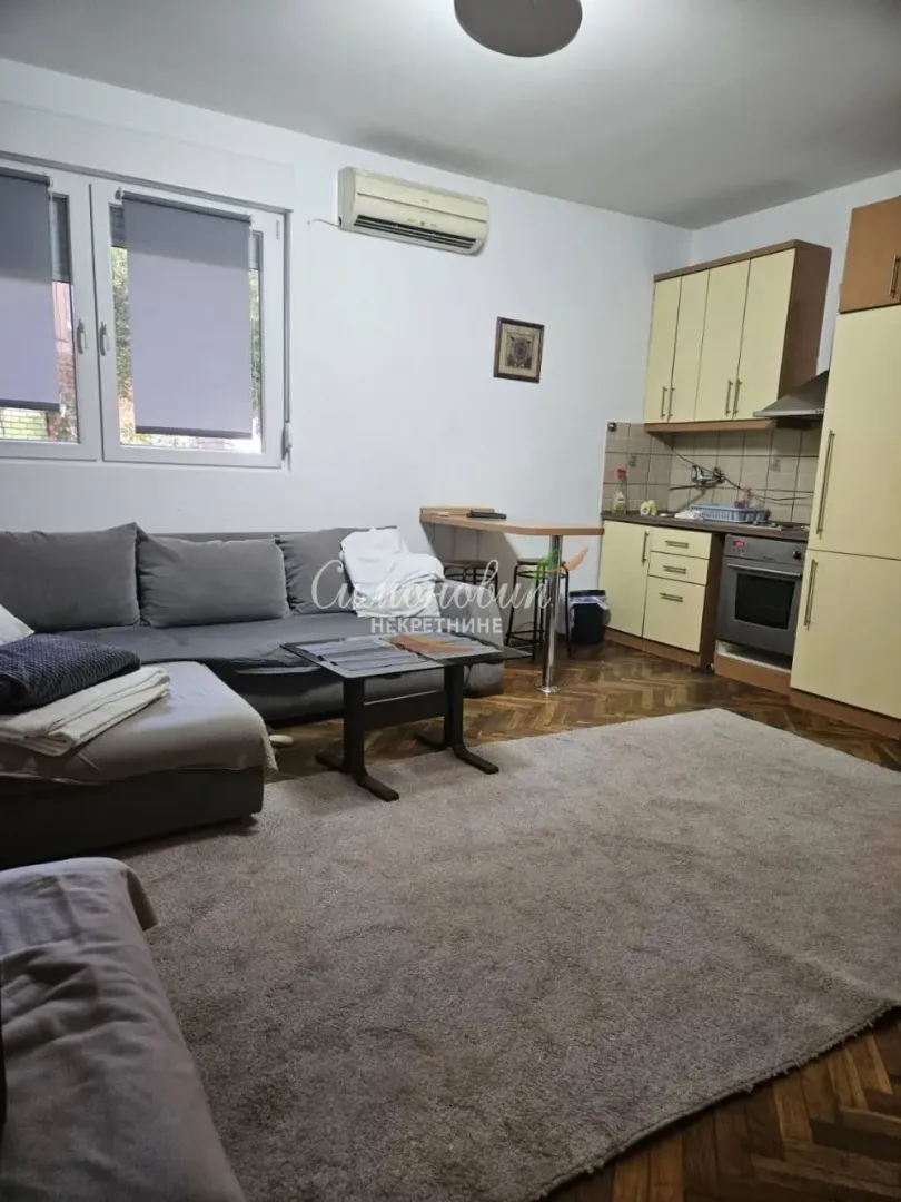 Izdavanje, dvosoban stan, 40m², Lekino Brdo, Voždovac Sve Podlokacije