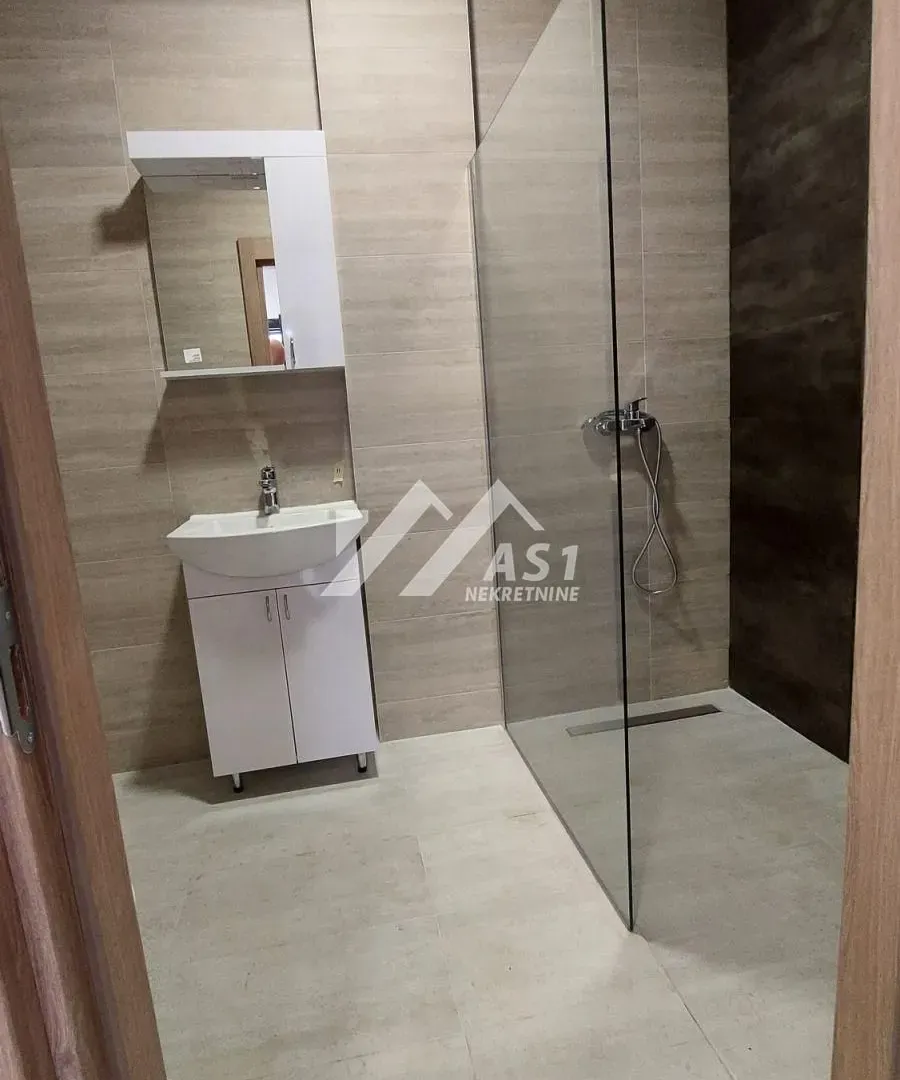 Izdavanje, trosoban stan, 86m², Alibegovac, Petrovaradin