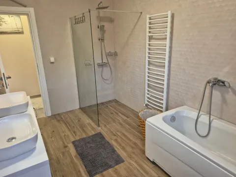 Rent, house, 157m², Tološi, Podgorica - image 8