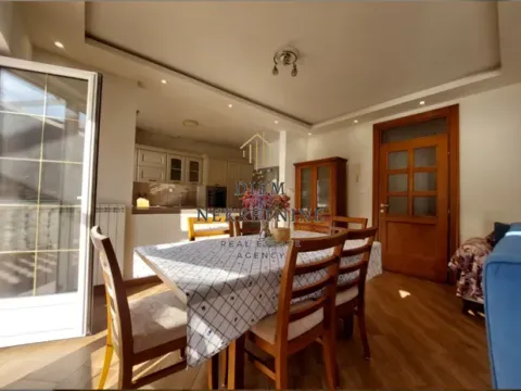 Izdavanje, trosoban stan, 130m², Dobrota, Kotor - image 4