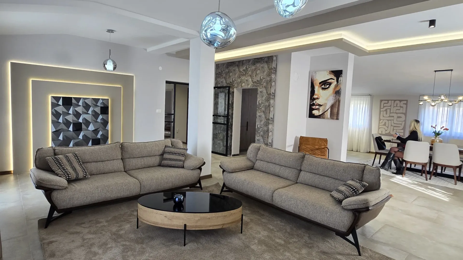 Izdavanje, trosoban stan, 180m², Tološi, Podgorica