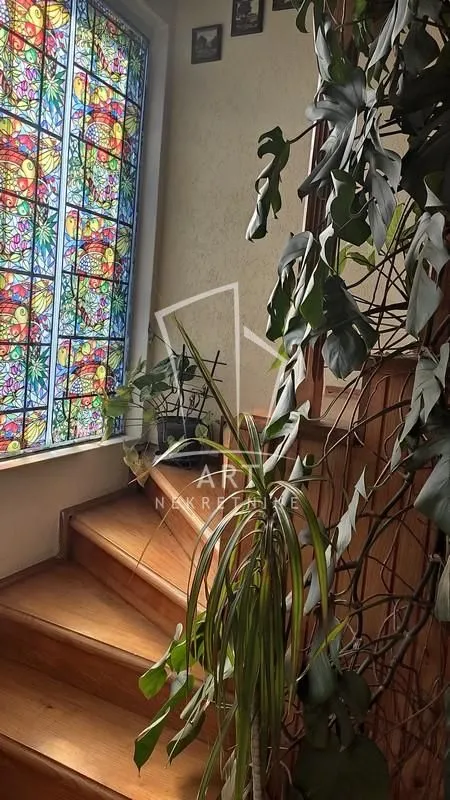Prodaja, kuća, 253m², Kumodraž Sve Podlokacije, Beograd