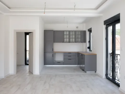 Prodaja, trosoban stan, 82m², Tivat, Crna Gora - image 11
