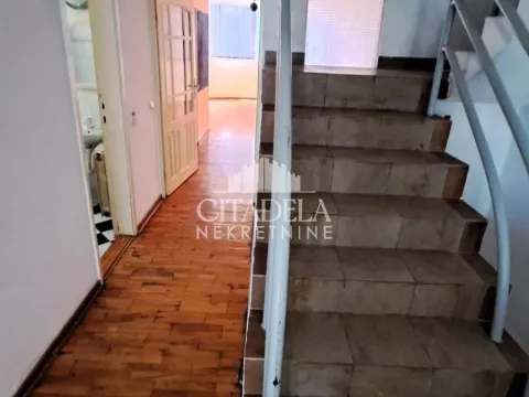 Rent, house, 200m², Čukarica, Beograd - image 12