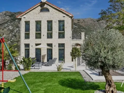 Prodaja, kuća, 382m², Stoliv, Kotor - image 1