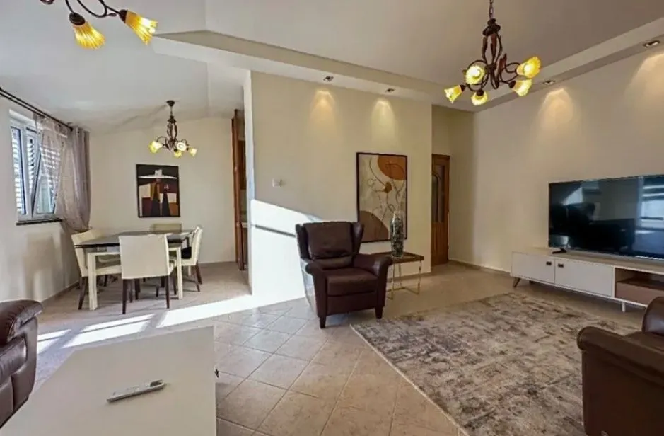 Izdavanje, trosoban stan, 114m², Momišići, Podgorica