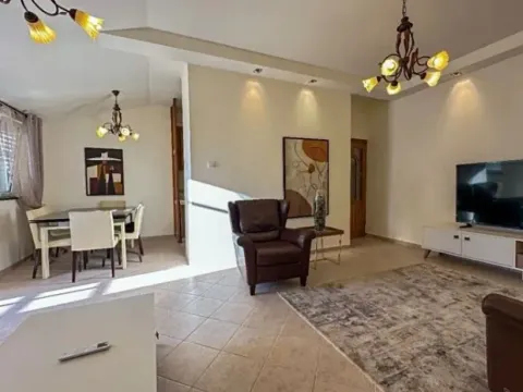 Izdavanje, trosoban stan, 114m², Momišići, Podgorica - image 6