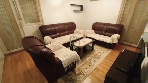 Living room with a sofa set and a rug. - image 5