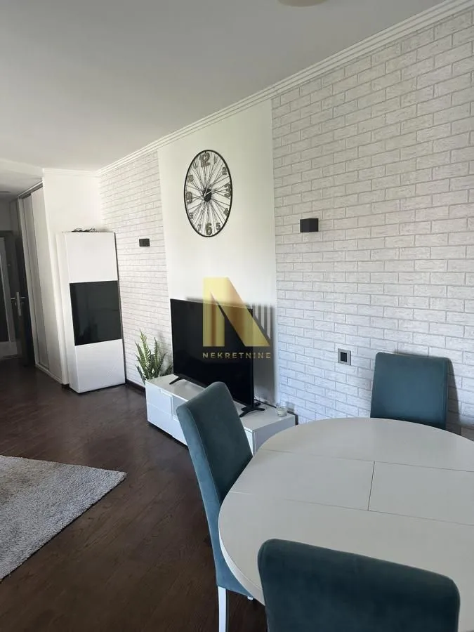 Izdavanje, dvosoban stan, 76m², Adamovićevo Naselje, Novi Sad Sve Podlokacije