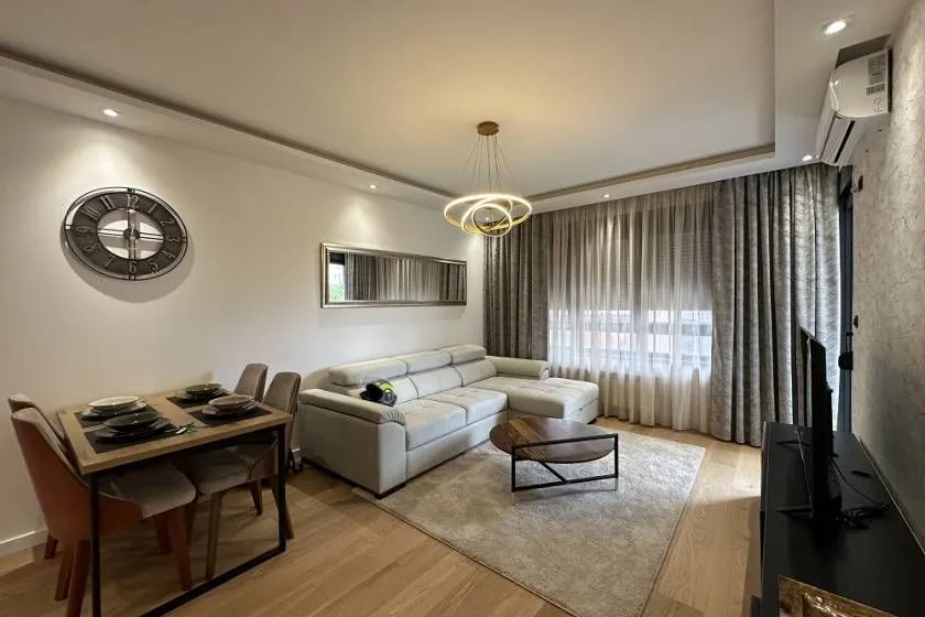 Rent, two bedroom apartment, 45m², Južni Bulevar, Vračar Sve Podlokacije
