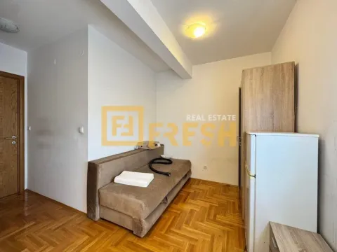 Izdavanje, trosoban stan, 86m², Stari Aerodrom, Podgorica - image 11