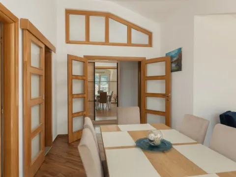 Izdavanje, dvosoban stan, 80m², Budva, Crna Gora - image 8