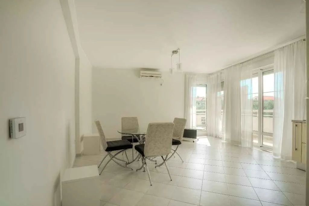 Prodaja, dvosoban stan, 72m², Rafailovići, Budva