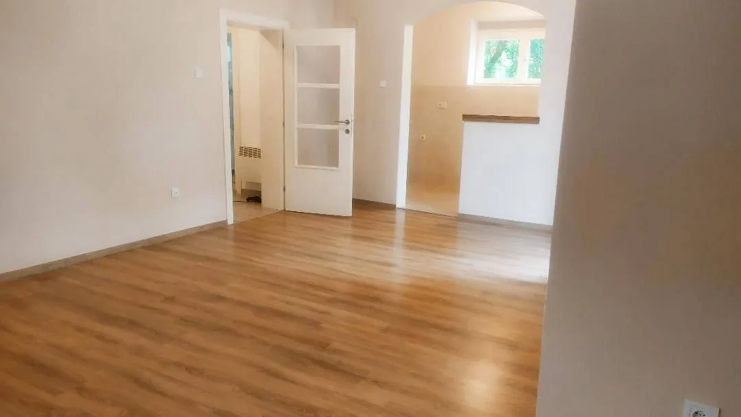 Izdavanje, dvosoban stan, 90m², Gorica C, Podgorica