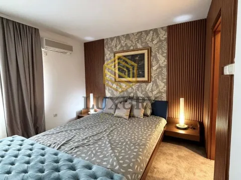 Rent, three bedroom apartment, 215m², Centar, Podgorica - image 7