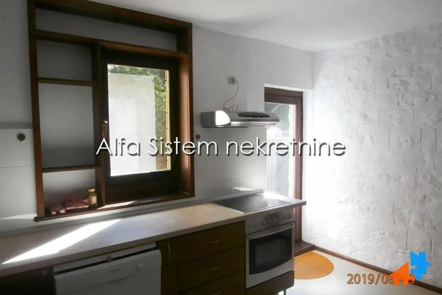 Rent, four bedroom apartment, 120m², Savski Venac, Beograd