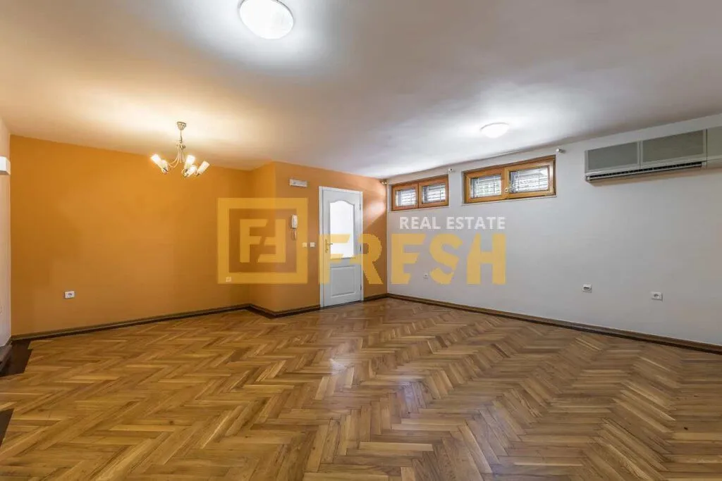 Rent, house, 370m², Zabjelo, Podgorica