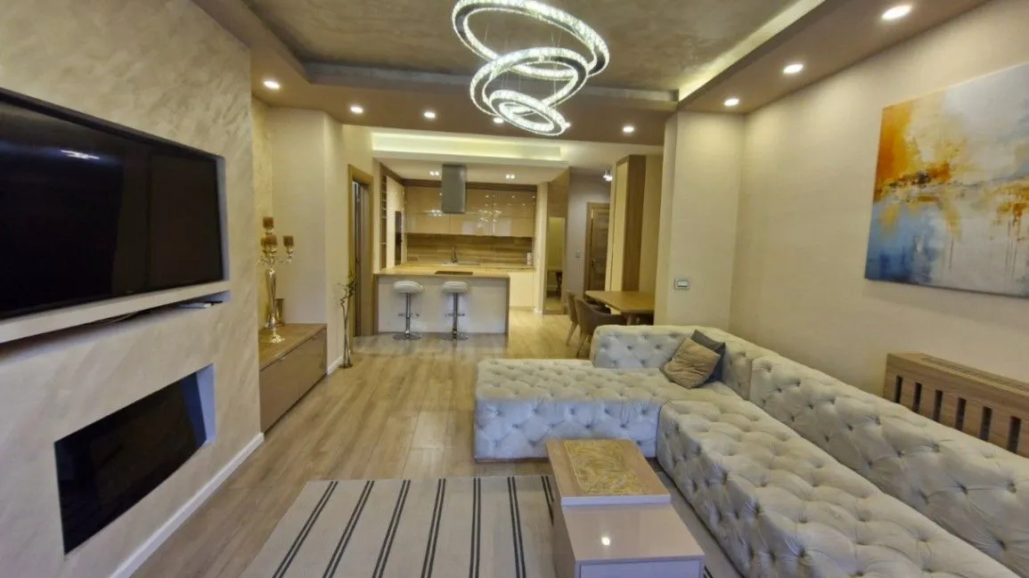 Rent, two bedroom apartment, 75m², Kalenić Pijaca, Vračar Sve Podlokacije