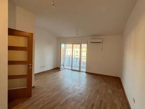 Prodaja, dvosoban stan, 72m², Stari Aerodrom, Podgorica - image 4