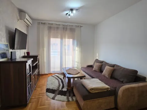 Izdavanje, jednosoban stan, 42m², Stari Aerodrom, Podgorica - image 6