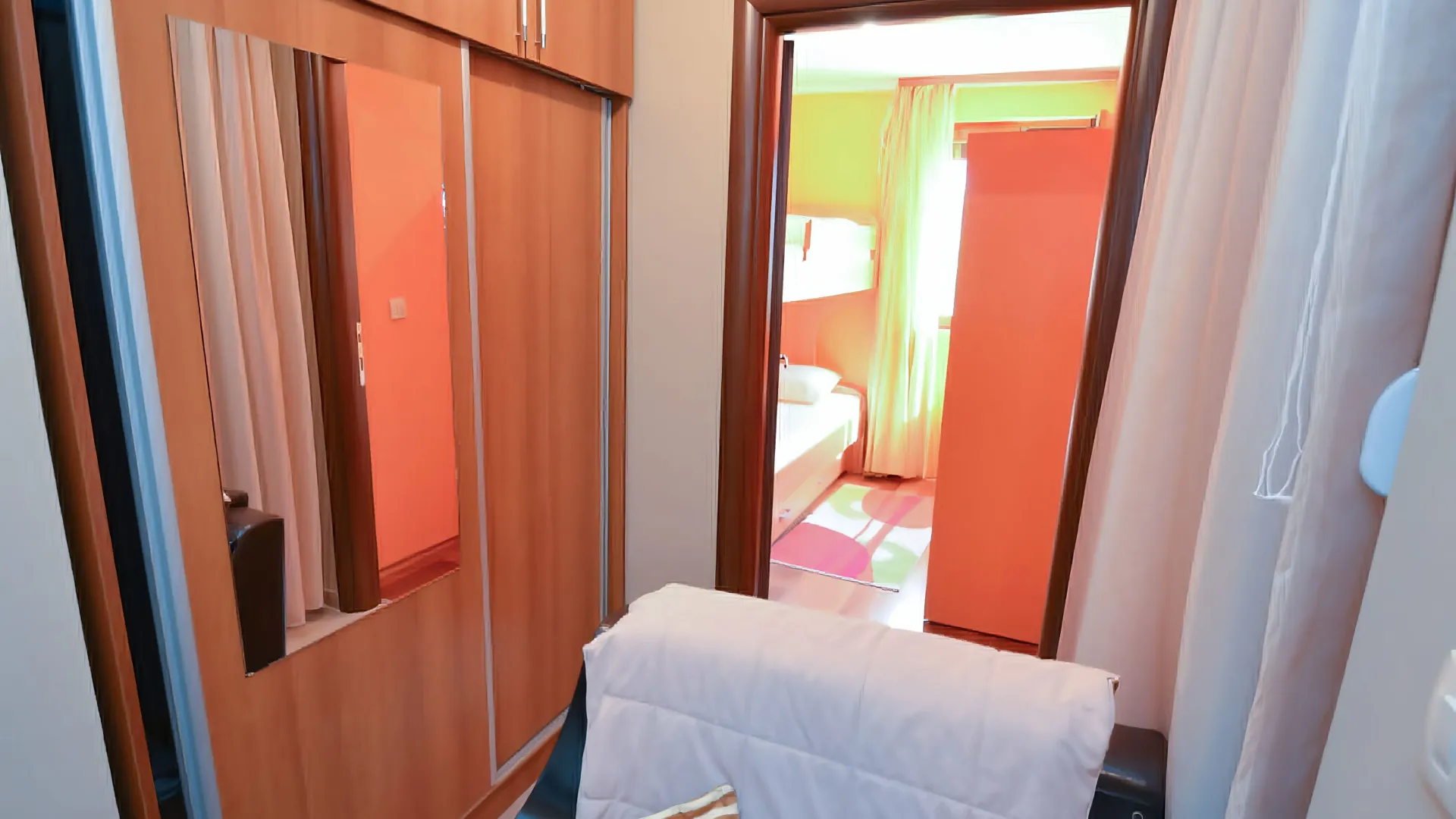 Izdavanje, dvosoban stan, 60m², Bečići, Budva