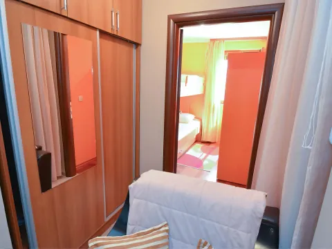 Rent, two bedroom apartment, 60m², Bečići, Budva - image 9