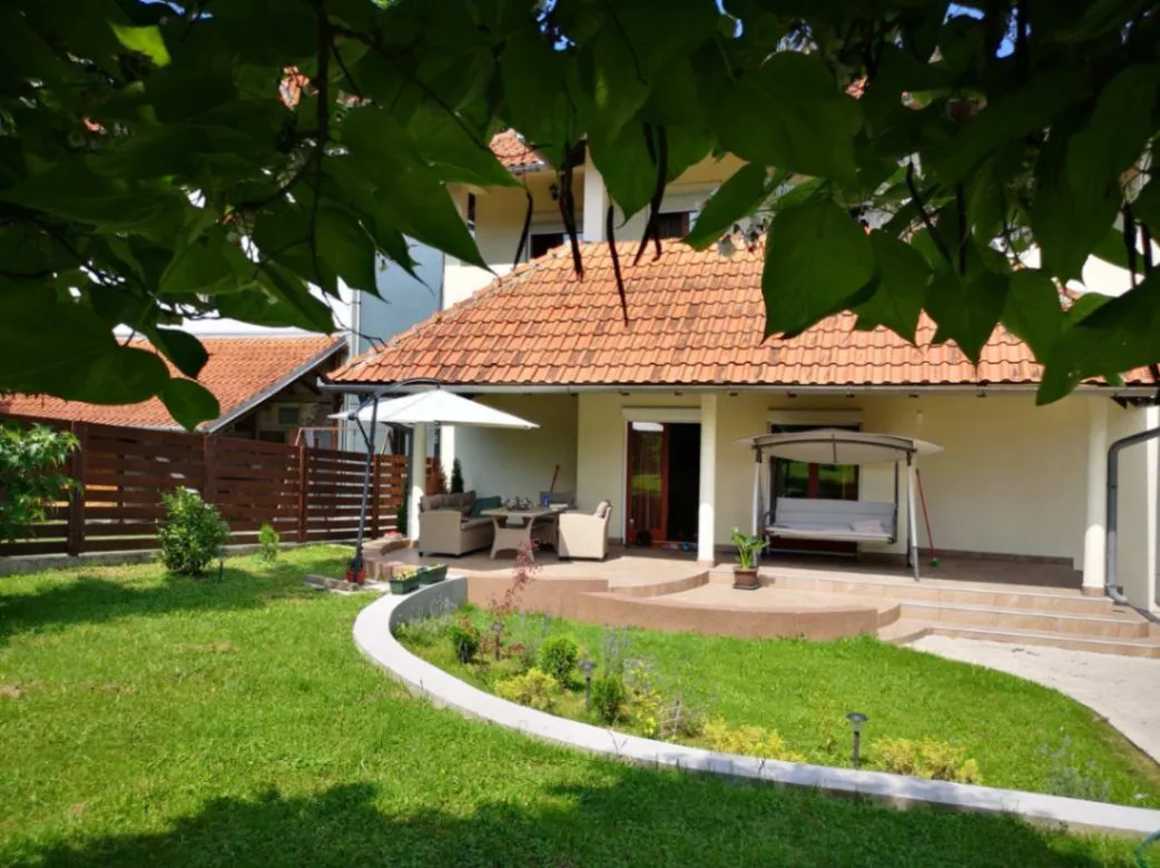 Prodaja,  kuća, 392m2, Lazarevac, Beograd