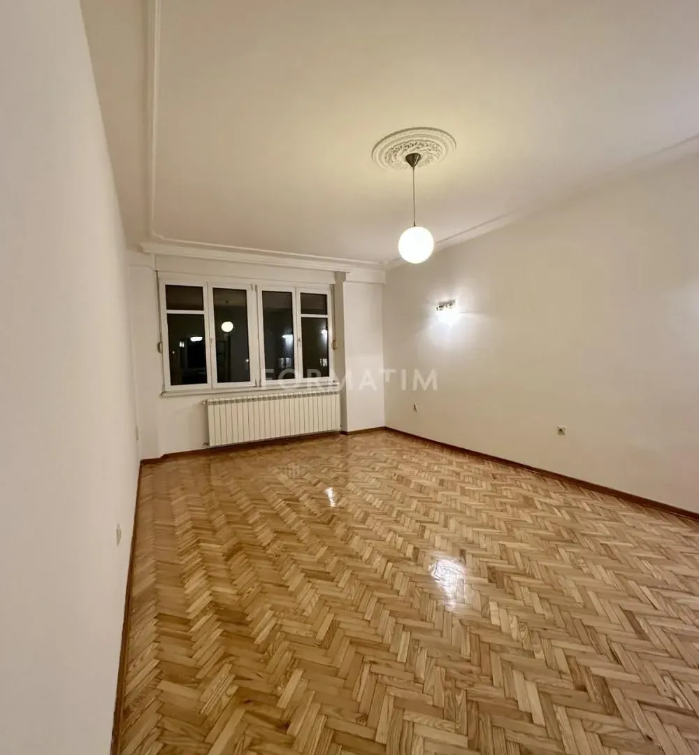 Rent, four bedroom apartment, 104m², Vračar Sve Podlokacije, Beograd