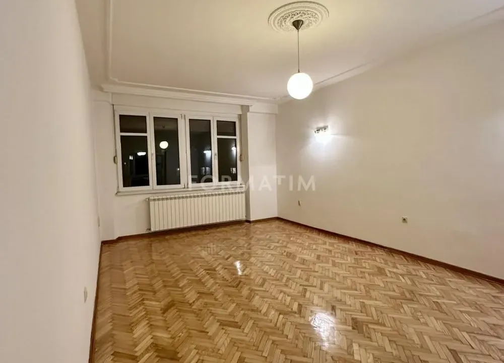 Rent, four bedroom apartment, 104m², Vračar Sve Podlokacije, Beograd