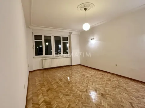 Rent, four bedroom apartment, 104m², Vračar Sve Podlokacije, Beograd - image 1