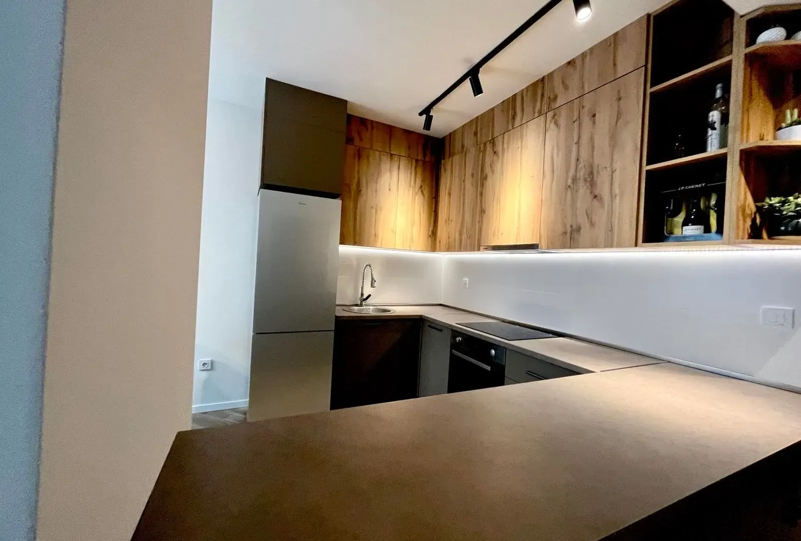 Izdavanje, dvosoban stan, 60m², Mažina, Tivat
