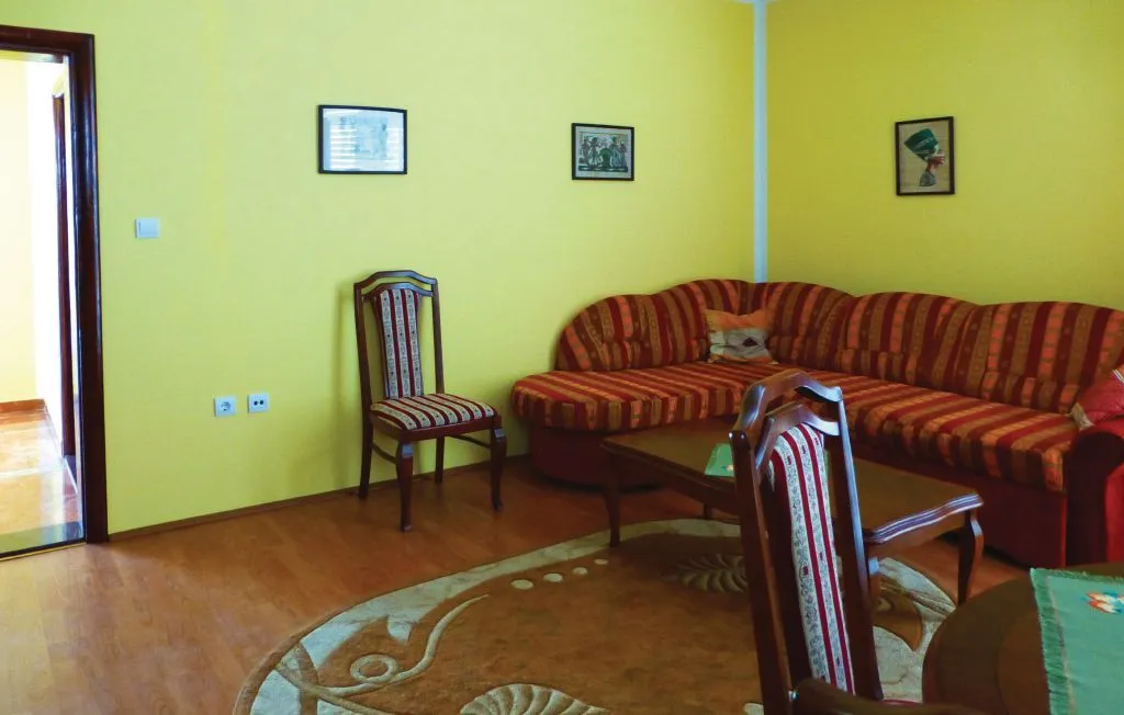 Izdavanje, jednosoban stan, 80m², Topla, Herceg Novi