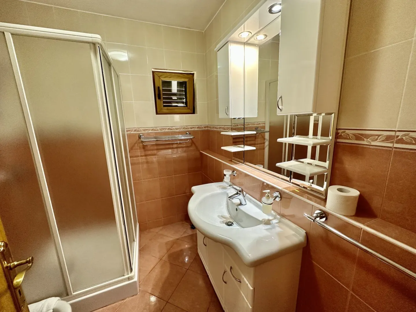 Rent, one bedroom apartment, 56m², Dobrota, Kotor