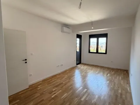 Izdavanje, jednosoban stan, 42m², Stari Aerodrom, Podgorica - image 5