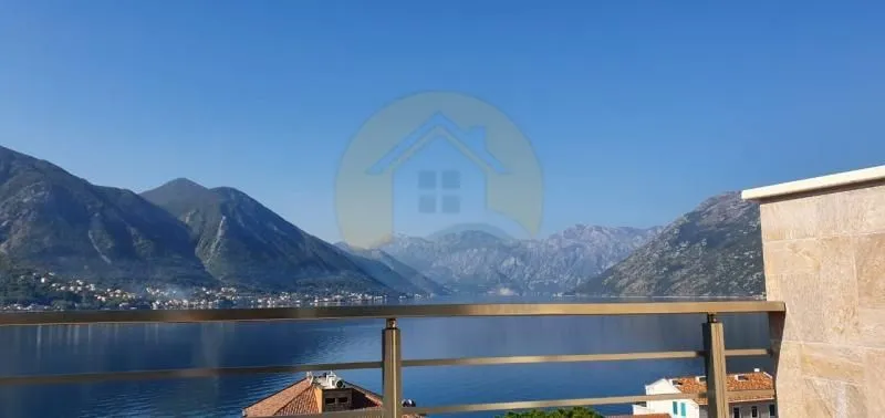 Prodaja, dvosoban stan, 108m², Dobrota, Kotor