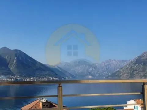 Prodaja, dvosoban stan, 108m², Dobrota, Kotor
