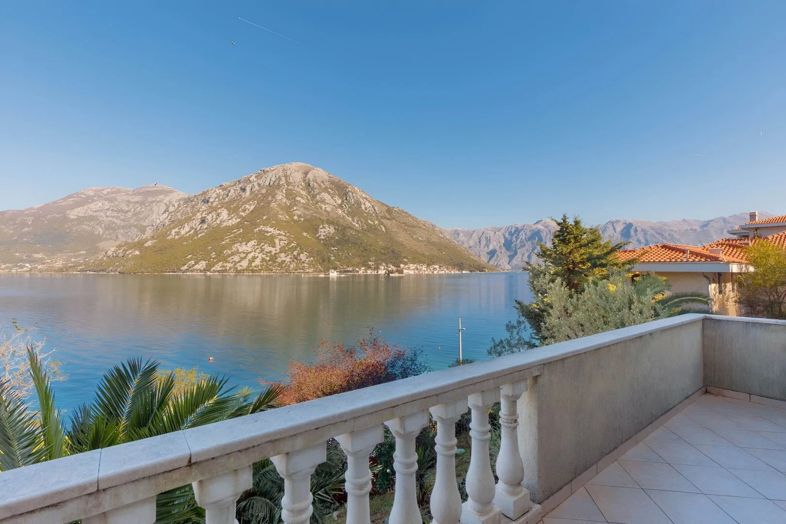 Prodaja, dvosoban stan, 84m², Kostanjica, Kotor