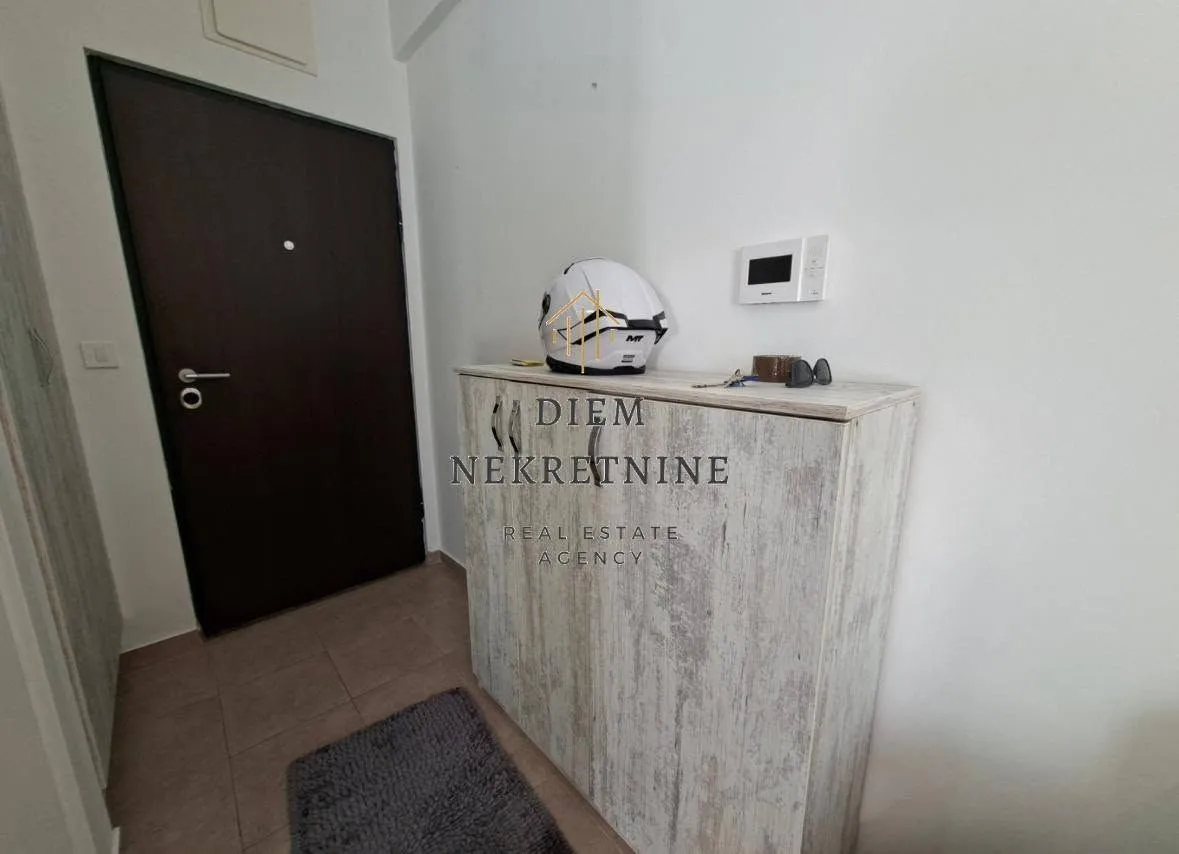 Rent, studio apartment, 33m², Centar, Bar