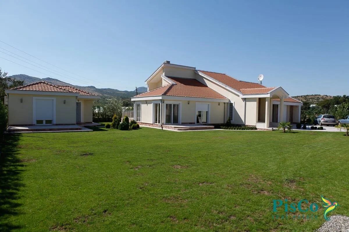 Prodaja, kuća, 254m², Donji Kokoti, Podgorica