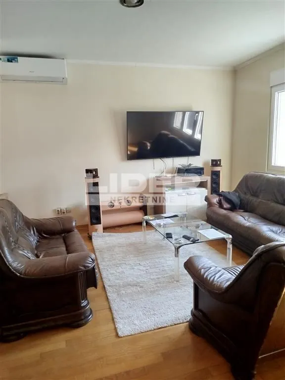 Rent, three bedroom apartment, 60m², Stari Grad, Beograd