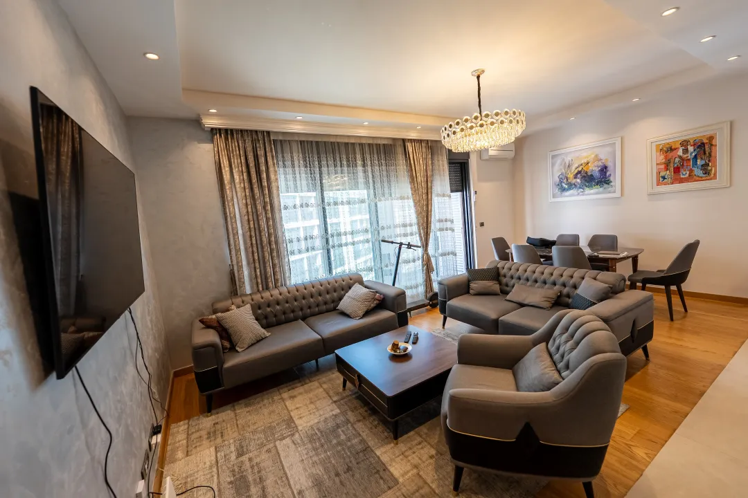 Izdavanje, dvosoban stan, 80m², Central Point, Podgorica