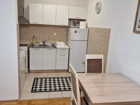 Izdavanje, dvosoban stan, 66m², Tuški Put, Podgorica - image 7