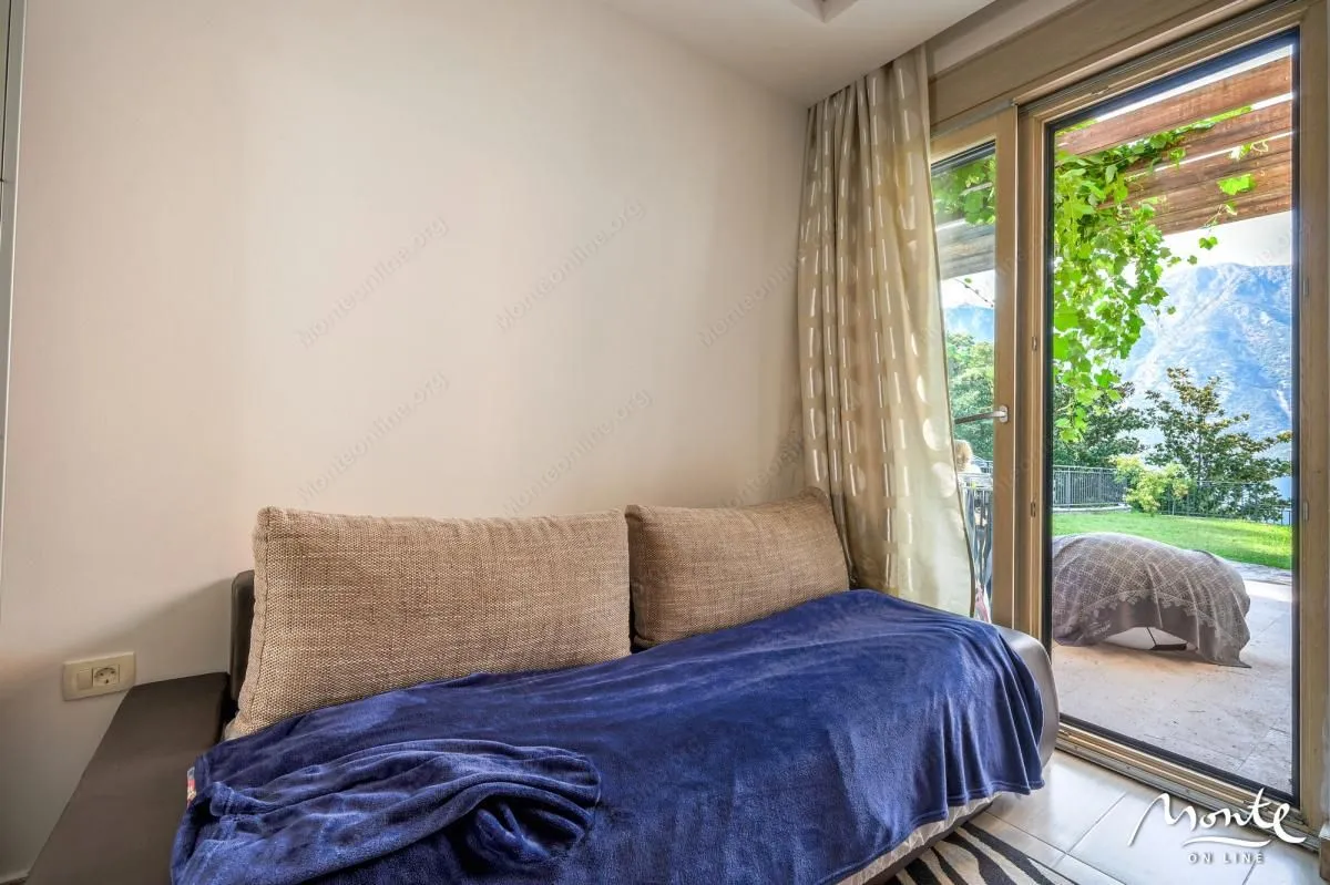 Prodaja, dvosoban stan, 68m², Kostanjica, Kotor