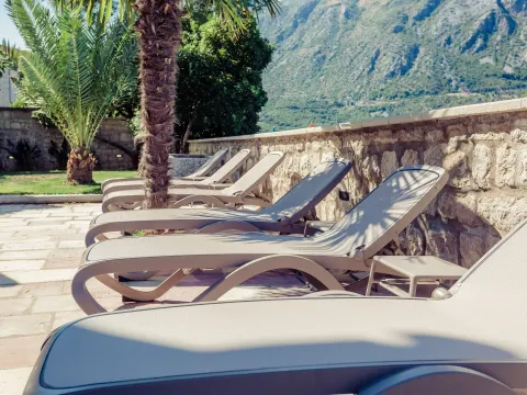 Izdavanje, kuća, 350m², Kostanjica, Kotor - image 13