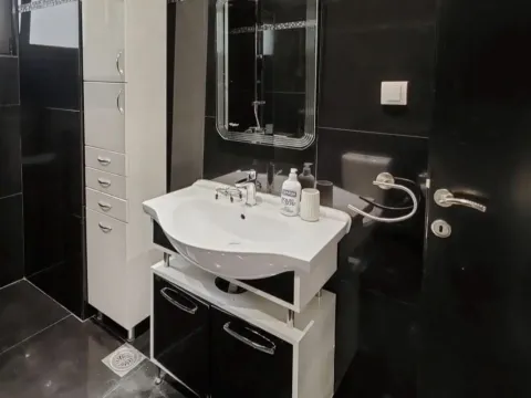 Prodaja, jednosoban stan, 47m², Dobrota, Kotor - image 12