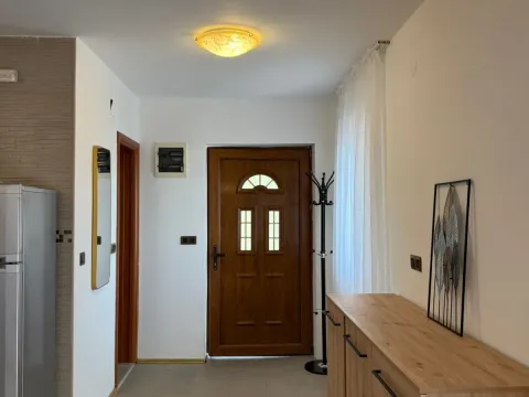 Izdavanje, kuća, 150m², Kuljače, Budva - image 18