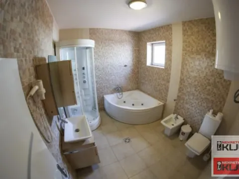 Rent, house, 1000m², Kać, Novi Sad Sve Podlokacije - image 52