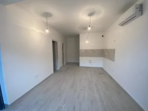 Sale, apartment, 46m², Dobrota, Kotor - image 2
