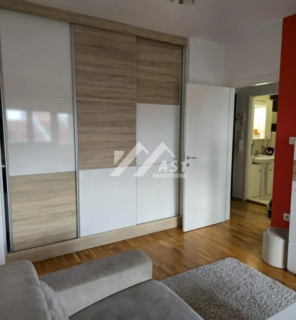 Izdavanje, dvosoban stan, 52m², Podbara, Novi Sad Sve Podlokacije