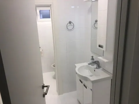 Izdavanje, kuća, 205m², Batajnica, Beograd - image 9